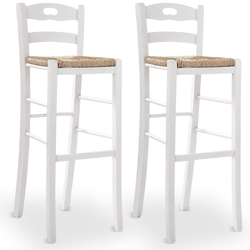 Coppia di sgabelli da bar alti 80 cm in legno bianco con manico seduta in paglia.