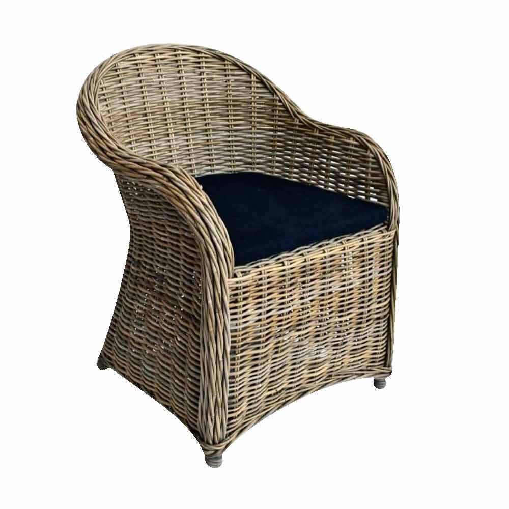 Poltrona roma in rattan naturale intrecciato grigio con cuscino sfoderabile.