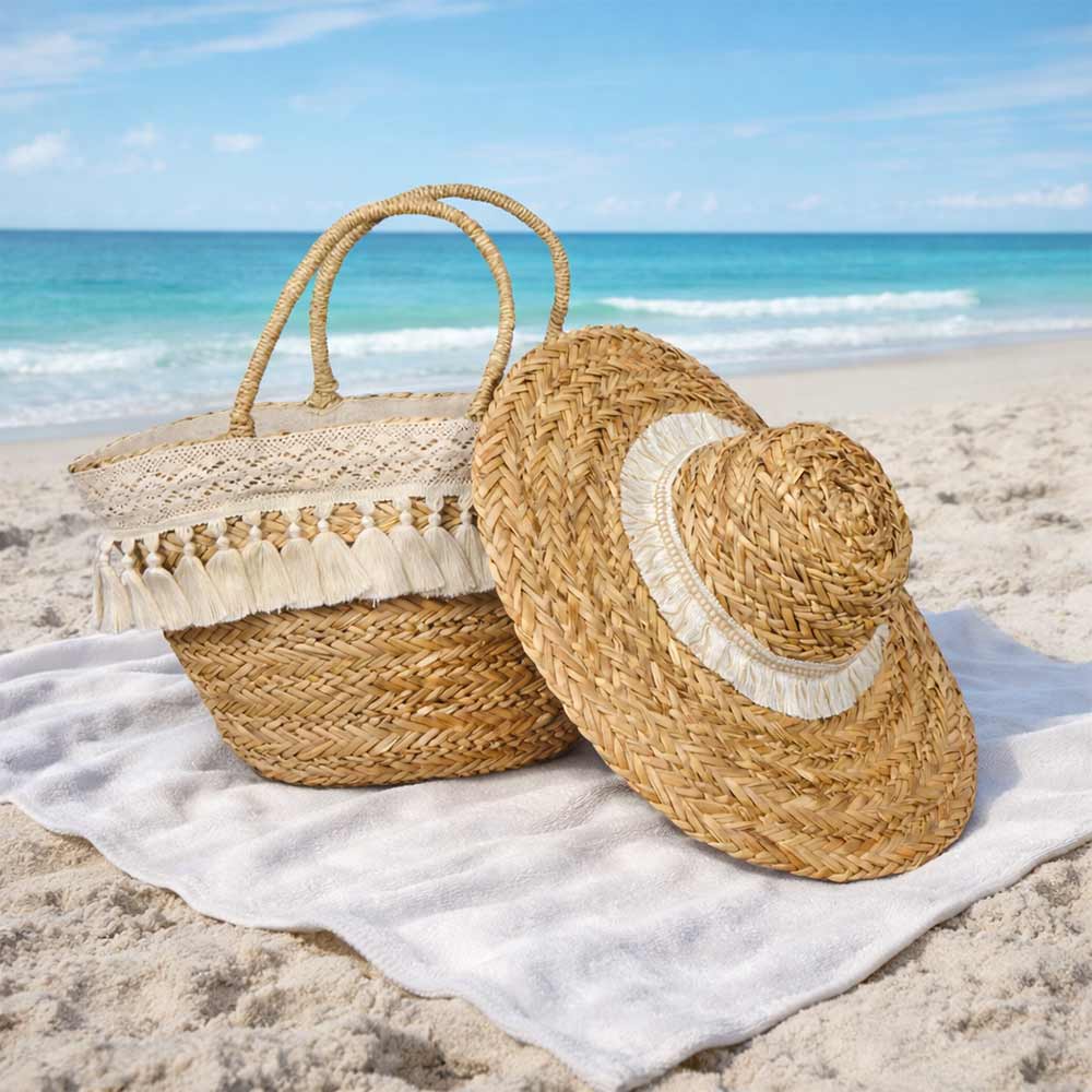 Borsa con cappello mare in omaggio in paglia intrecciata con nappe in cotone.