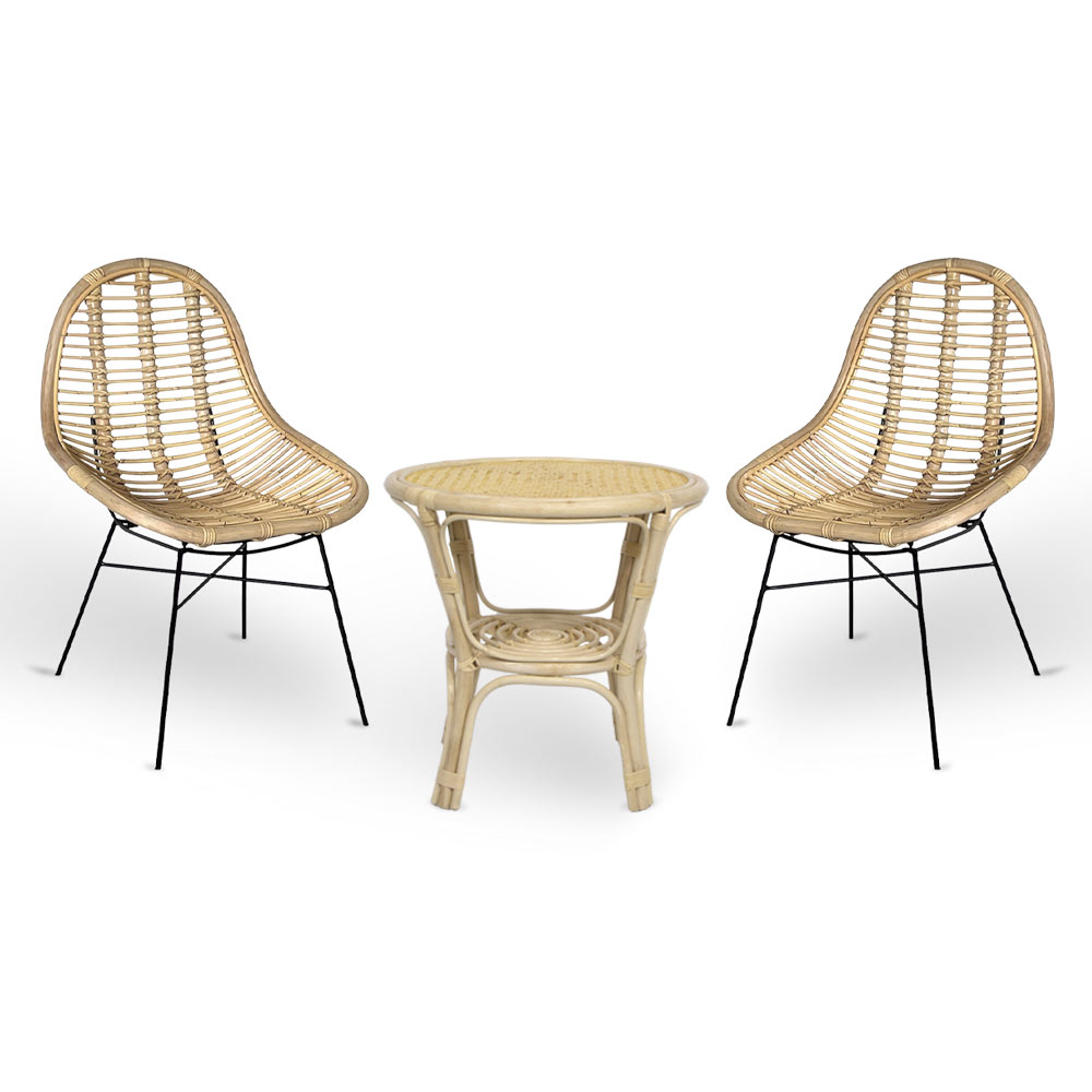 Set di 2 sedie bety in legno di bambu con gambe in ferro e 1 tavolino in bambu .